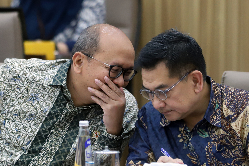 Menteri Investasi/Kepala BKPM Roslan Roeslani mengikuti rapat kerja bersama komisi VI. (BeritaNasional/Elvis Sendouw)