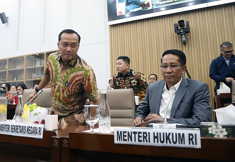 Komisi VI DPR gelar Rapat Kerja Tingkat I dengan Kementerian BUMN RI, Menteri Hukum RI, Kementerian Keuangan RI, dan Kementerian Sekretaris Negara RI terkait pembahasan RUU BUMN. (BeritaNasional/Elvis Sendouw)