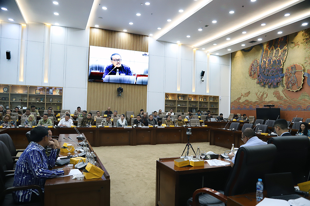 Raker Komisi VI DPR Bersama Mendag Bahas Anggaran 2026 Menteri Perdagangan mengikuti rapat kerja bersama komisi VI DPR. (BeritaNasional/Elvis Sendouw)
