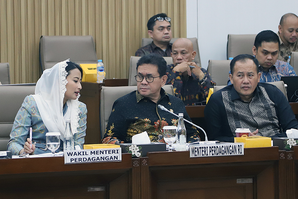 Raker Komisi VI DPR Bersama Mendag Bahas Anggaran 2026 Menteri Perdagangan mengikuti rapat kerja bersama komisi VI DPR. (BeritaNasional/Elvis Sendouw)