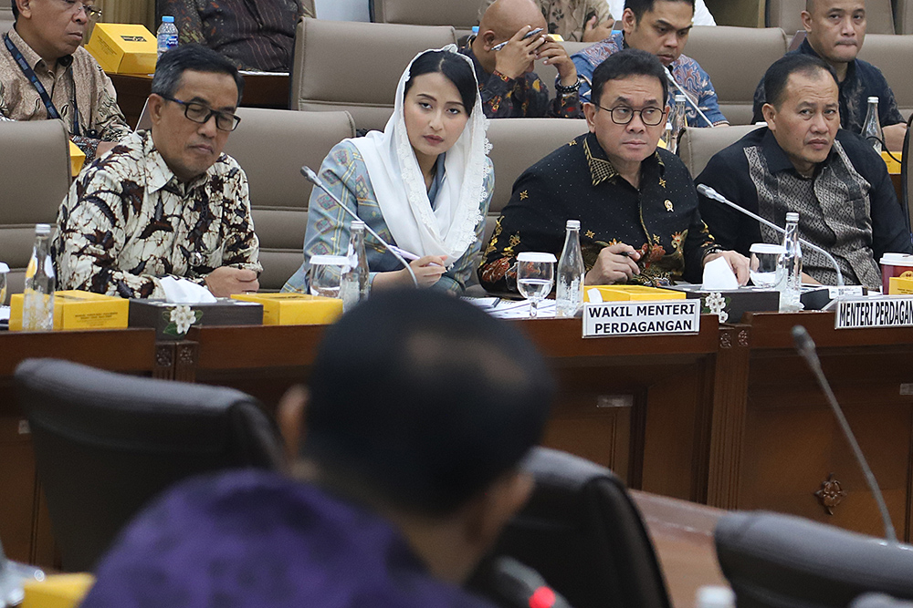 Raker Komisi VI DPR Bersama Mendag Bahas Anggaran 2026 Menteri Perdagangan mengikuti rapat kerja bersama komisi VI DPR. (BeritaNasional/Elvis Sendouw)