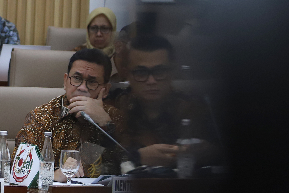 Raker Komisi VI DPR dengan Mendag dan Menteri BUMN Bahas Tarif Impor AS Menteri BUMN dan Menteri Perdagangan mengikuti rapat kerja bersama Komisi VI. (BeritaNasional/Elvis Sendouw)