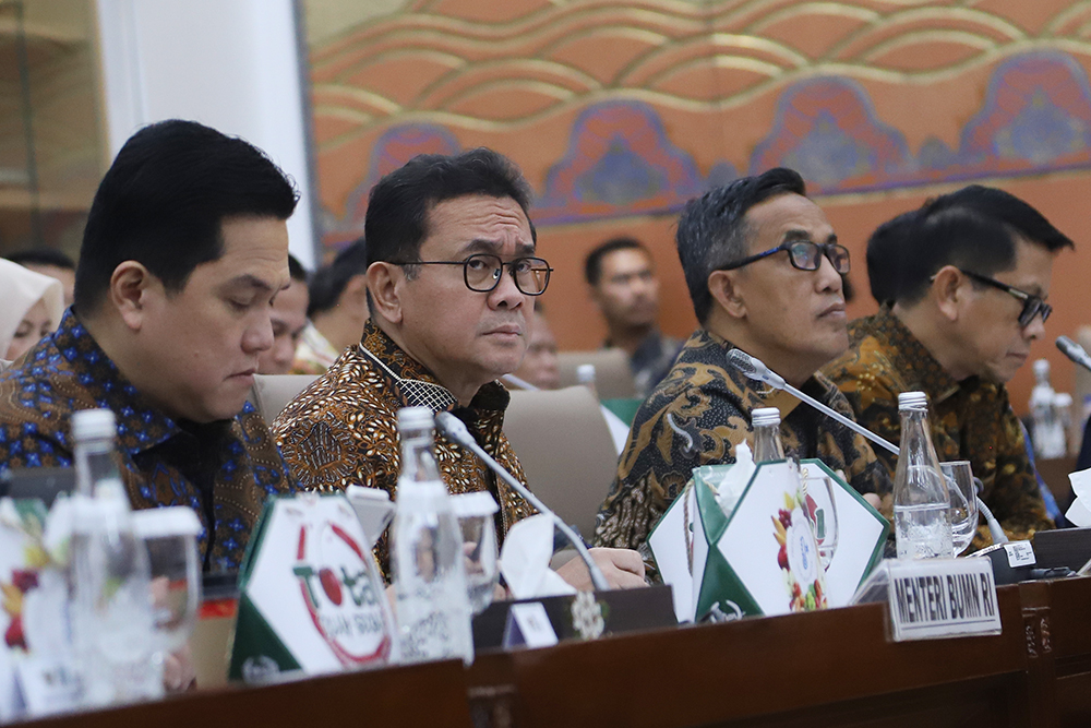 Raker Komisi VI DPR dengan Mendag dan Menteri BUMN Bahas Tarif Impor AS Menteri BUMN dan Menteri Perdagangan mengikuti rapat kerja bersama Komisi VI. (BeritaNasional/Elvis Sendouw)