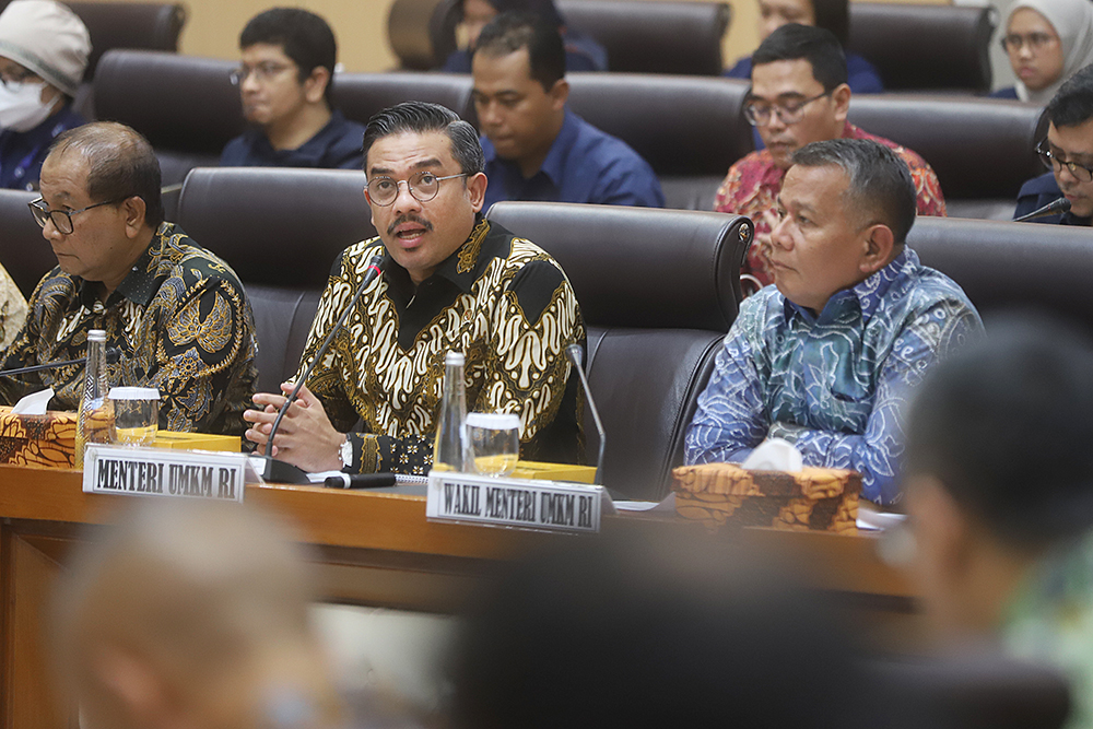 Menteri UMKM Maman Abdurrahman menyampaikan paparan pada rapat kerja dengan Komisi VII DPR. (BeritaNasional/Elvis Sendouw)
