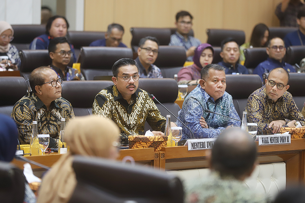 Menteri UMKM Maman Abdurrahman menyampaikan paparan pada rapat kerja dengan Komisi VII DPR. (BeritaNasional/Elvis Sendouw)