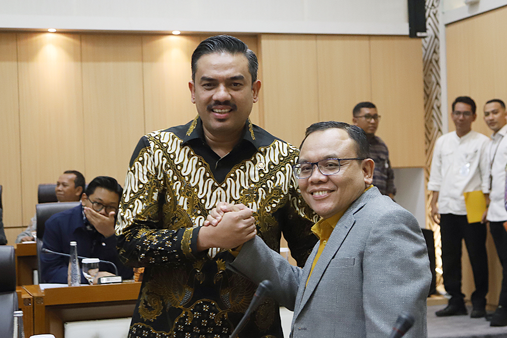 Menteri UMKM Maman Abdurrahman menyampaikan paparan pada rapat kerja dengan Komisi VII DPR. (BeritaNasional/Elvis Sendouw)