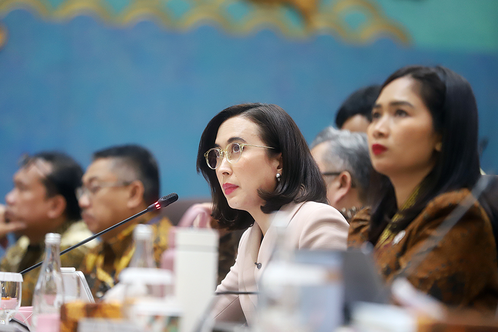Menteri Pariwisata Widiyanti Putri Wardhana memberikan penjelasan dalam rapat kerja bersama Komisi VII DPR. (BeritaNasional/Elvis Sendouw)