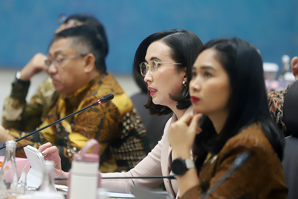 Menteri Pariwisata Widiyanti Putri Wardhana memberikan penjelasan dalam rapat kerja bersama Komisi VII DPR. (BeritaNasional/Elvis Sendouw)
