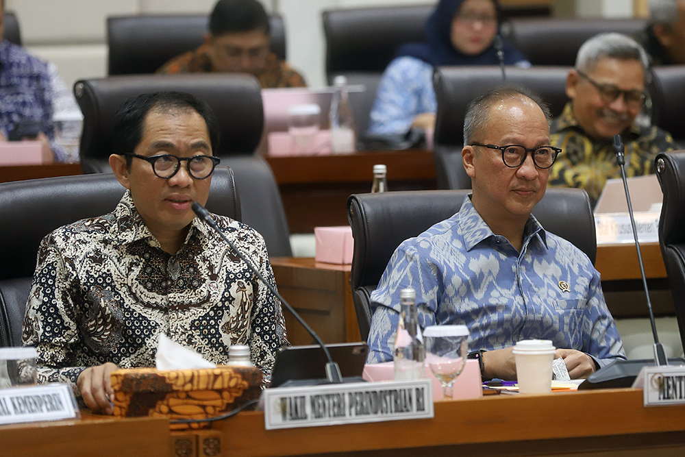 Menteri Perindustrian, Agus Gumiwang Kartasasmita menyampaikan program kerja pada rapat kerja bersama Komisi VII. (BeritaNasional/Elvis Sendouw)