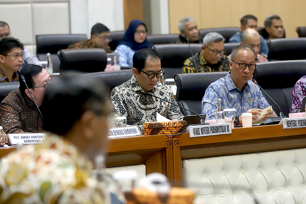 Menteri Perindustrian, Agus Gumiwang Kartasasmita menyampaikan program kerja pada rapat kerja bersama Komisi VII. (BeritaNasional/Elvis Sendouw)