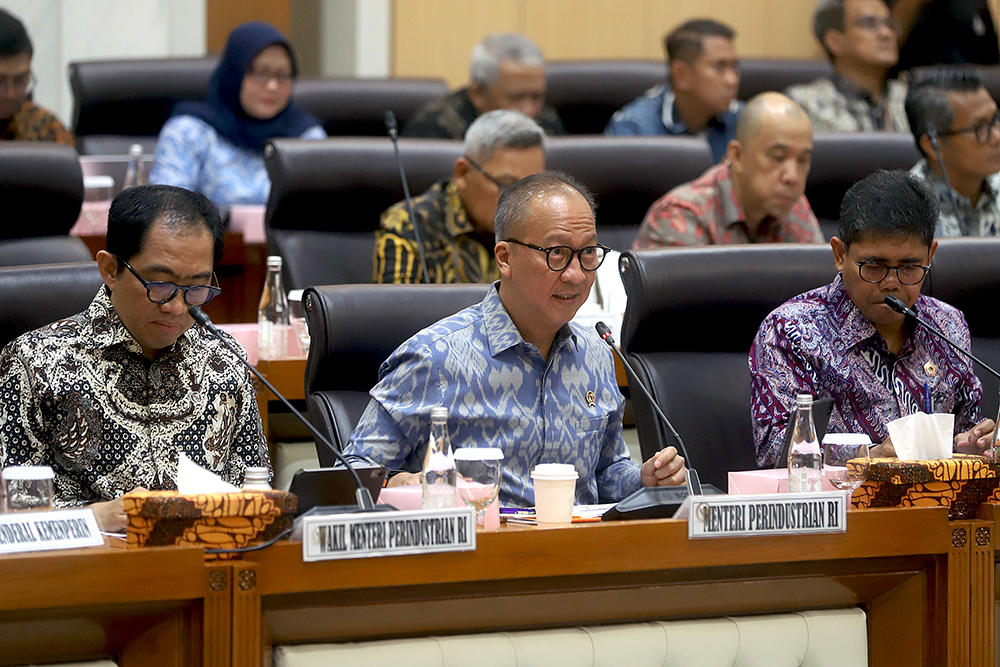 Menteri Perindustrian, Agus Gumiwang Kartasasmita menyampaikan program kerja pada rapat kerja bersama Komisi VII. (BeritaNasional/Elvis Sendouw)