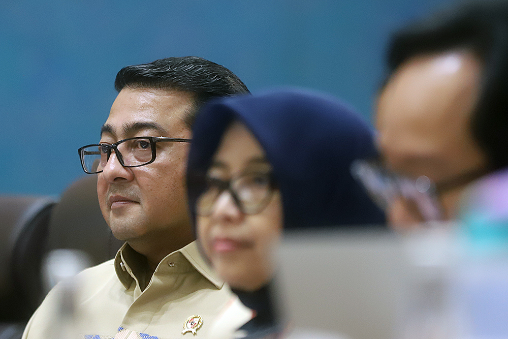 Menteri Ekonomi Kreatif/Kepala Badan Ekonomi Kreatif Teuku Riefky Harsya menyampaikan paparan pada rapat kerja dengan Komisi VII DPR. (BeritaNasional/Elvis Sendouw)