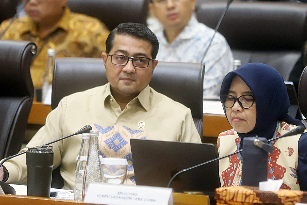Menteri Ekonomi Kreatif/Kepala Badan Ekonomi Kreatif Teuku Riefky Harsya menyampaikan paparan pada rapat kerja dengan Komisi VII DPR. (BeritaNasional/Elvis Sendouw)
