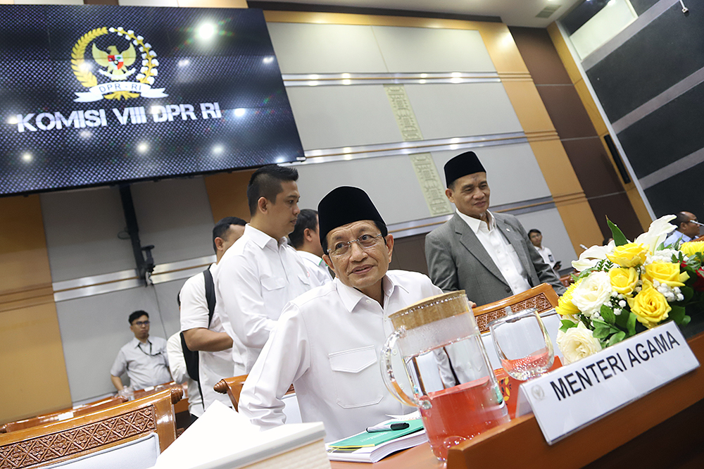 Rapat Kerja Komisi VIII bersama Kemenag, Kemenhub, dan Kemenkes membahas penyelenggaraan Haji. (BeritaNasional/Elvis Sendouw)