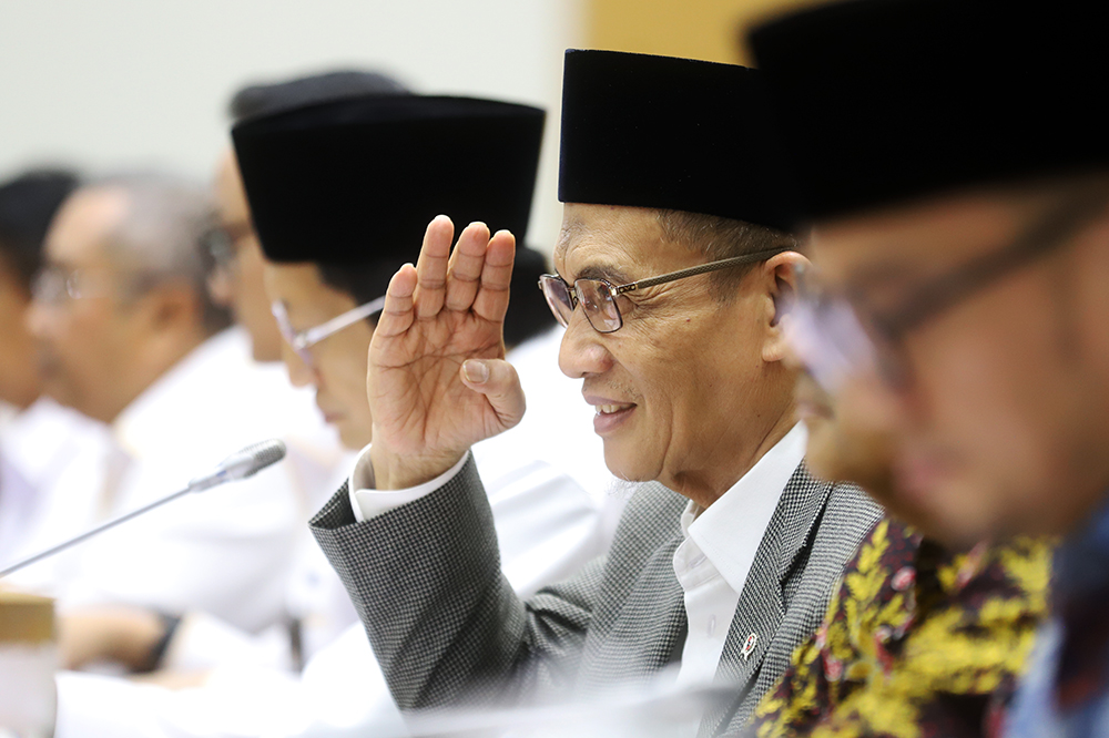 Rapat Kerja Komisi VIII bersama Kemenag, Kemenhub, dan Kemenkes membahas penyelenggaraan Haji. (BeritaNasional/Elvis Sendouw)