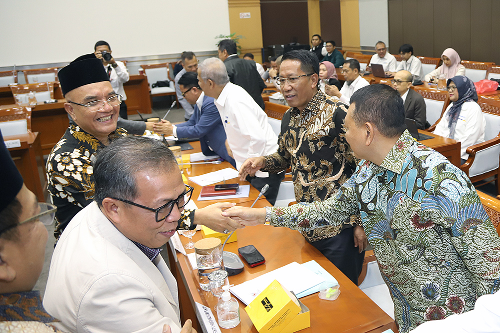 Raker Komisi VIII Bersama Pemerintah Bahas Penyelenggaraan Ibadah Haji dan Umrah Rapat Kerja Komisi VIII dengan Pemerintah bahas Pendapat Mini Fraksi-Fraksi terhadap RUU Perubahan Ketiga atas Undang-Undang No. 8 Tahun 2019 tentang Penyelenggaraan Ibadah Haji dan Umrah. (BeritaNasional/Elvis Sendouw)