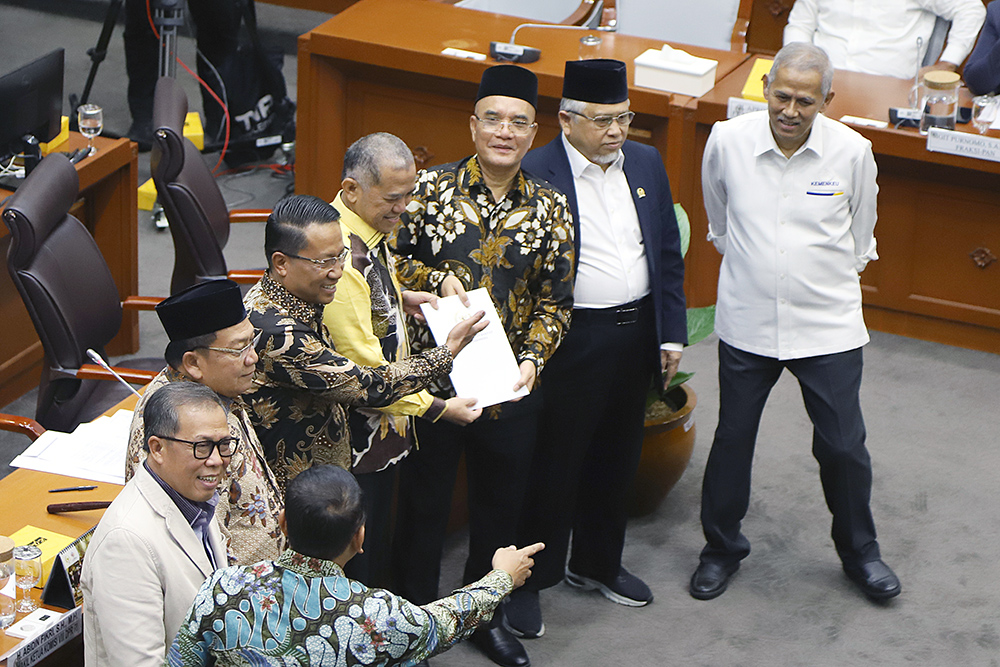 Raker Komisi VIII Bersama Pemerintah Bahas Penyelenggaraan Ibadah Haji dan Umrah Rapat Kerja Komisi VIII dengan Pemerintah bahas Pendapat Mini Fraksi-Fraksi terhadap RUU Perubahan Ketiga atas Undang-Undang No. 8 Tahun 2019 tentang Penyelenggaraan Ibadah Haji dan Umrah. (BeritaNasional/Elvis Sendouw)