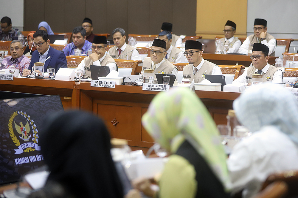 Menteri Haji dan Umrah Mochamad Irfan Yusuf  bersama Wakil Menteri Haji dan Umrah Dahnil Anzar Simanjuntak mengikuti rapat kerja bersama komisi VIII DPR. (BeritaNasional/Elvis Sendouw)