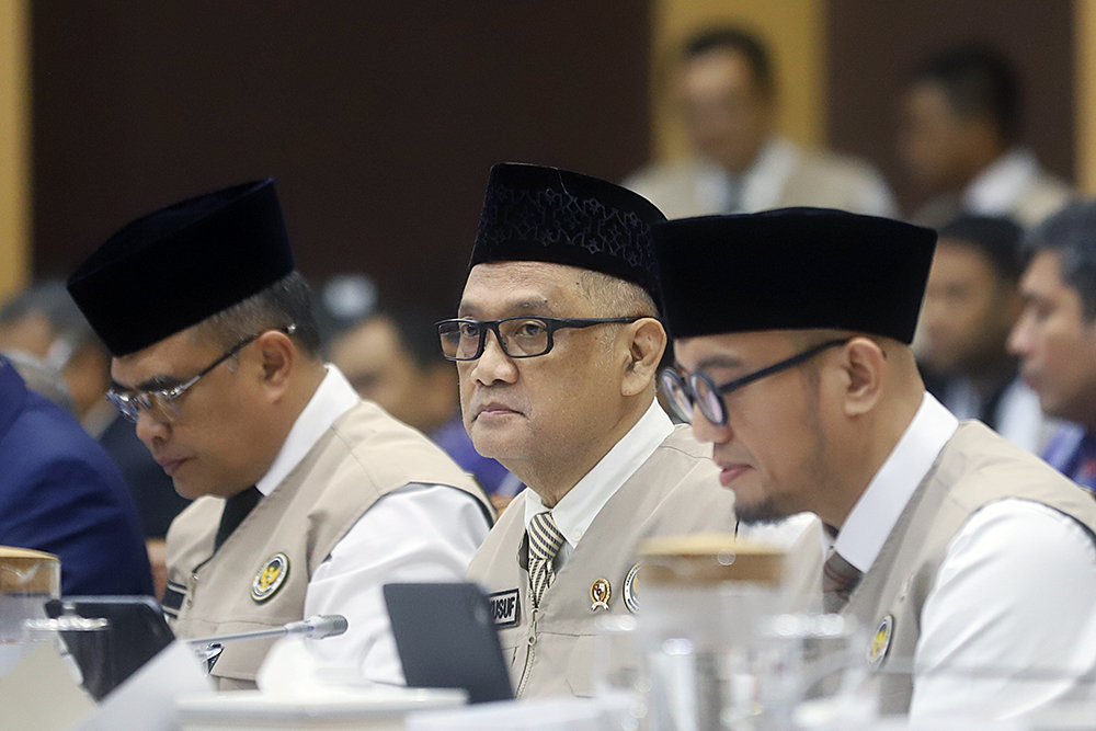 Menteri Haji dan Umrah Mochamad Irfan Yusuf  bersama Wakil Menteri Haji dan Umrah Dahnil Anzar Simanjuntak mengikuti rapat kerja bersama komisi VIII DPR. (BeritaNasional/Elvis Sendouw)