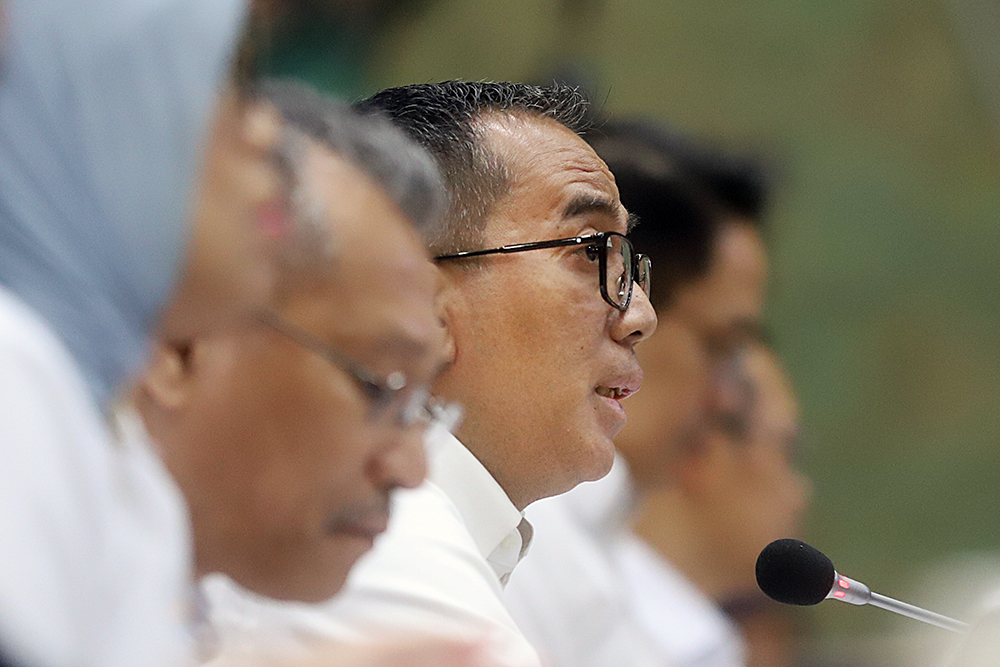 Menteri Pendidikan Tinggi, Sains, dan Teknologi Brian Yuliarto memberikan penjelasan dalam rapat kerja Komisi X DPR. (BeritaNasional/Elvis Sendouw)