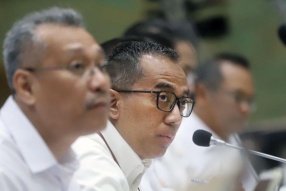 Menteri Pendidikan Tinggi, Sains, dan Teknologi Brian Yuliarto memberikan penjelasan dalam rapat kerja Komisi X DPR. (BeritaNasional/Elvis Sendouw)