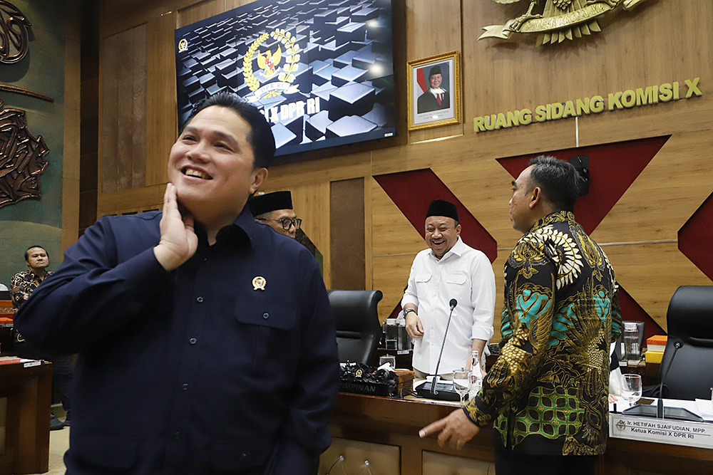 Menteri Pemuda dan Olahraga sekaligus Ketua Umum PSSI, Erick Thohir mengikuti rapat kerja bersama komisi X DPR bahas naturalisasi. (BeritaNasional/Elvis Sendouw)