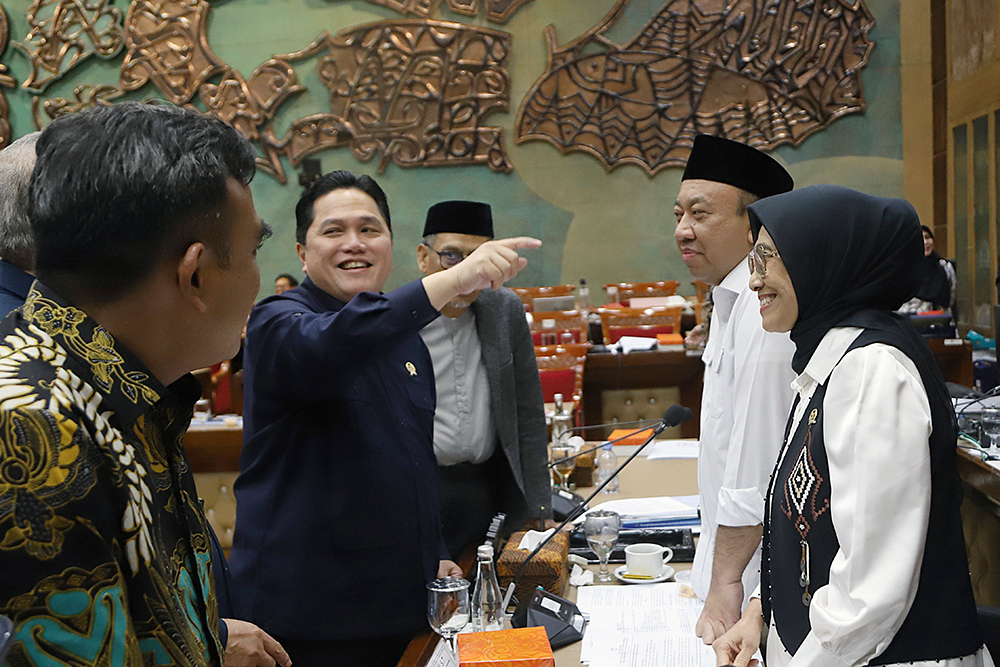 Menteri Pemuda dan Olahraga sekaligus Ketua Umum PSSI, Erick Thohir mengikuti rapat kerja bersama komisi X DPR bahas naturalisasi. (BeritaNasional/Elvis Sendouw)