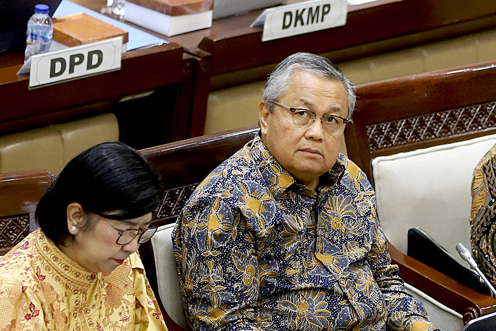 Gubernur Bank Indonesia Perry Warjiyo mengikuti rapat kerja bersama komisi XI. (BeritaNasional/Elvis Sendouw)