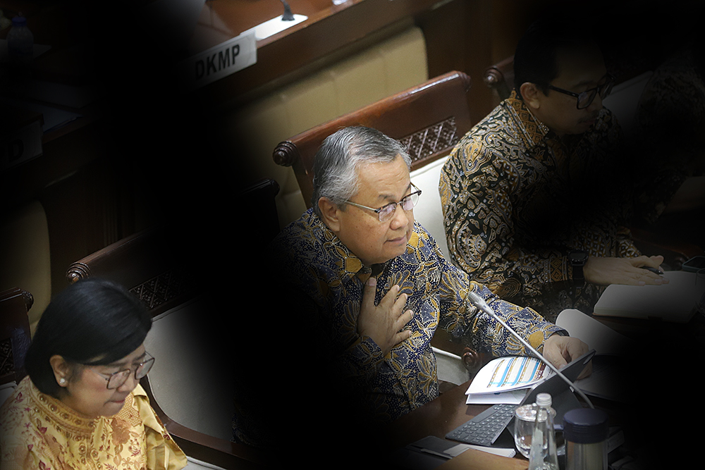 Gubernur Bank Indonesia Perry Warjiyo mengikuti rapat kerja bersama komisi XI. (BeritaNasional/Elvis Sendouw)