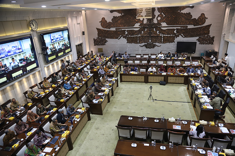 Menteri Keuangan yang baru Purbaya Yudhi Sadewa mengikuti Rapat Kerja pertama bersama Komisi XI dengan membahas anggaran. (BeritaNasional/Elvis Sendouw)