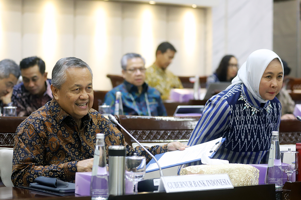 Gubernur Bank Indonesia (BI) Perry Warjiyo menghadiri rapat kerja komisi XI DPR. (BeritaNasional/Elvis Sendouw)