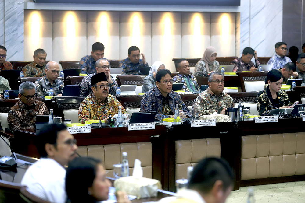 Rapat kerja komisi XI bersama Menkeu, Menteri PPN/Kepala Bappenas, OJK dan BI. (BeritaNasional/Elvis Sendouw)