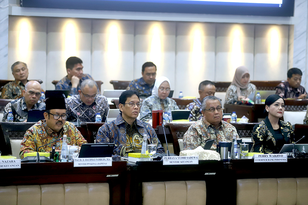 Rapat kerja komisi XI bersama Menkeu, Menteri PPN/Kepala Bappenas, OJK dan BI. (BeritaNasional/Elvis Sendouw)