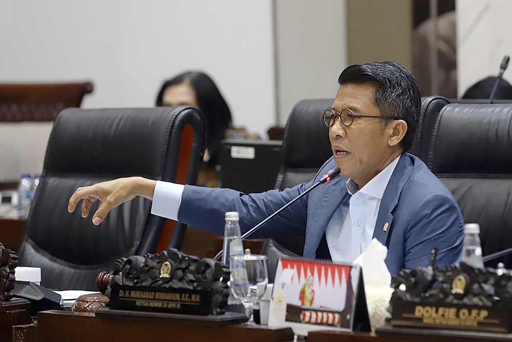Menteri Perencanaan Pembangunan Nasional (PPN)/Kepala Bappenas Rachmat Pambudy memberika pandangan dalam rapat kerja bersama Komisi XI DPR. (BeritaNasional/Elvis Sendouw)