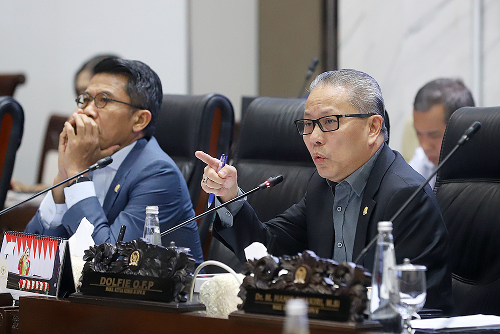 Menteri Perencanaan Pembangunan Nasional (PPN)/Kepala Bappenas Rachmat Pambudy memberika pandangan dalam rapat kerja bersama Komisi XI DPR. (BeritaNasional/Elvis Sendouw)