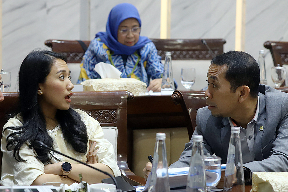 Menteri Perencanaan Pembangunan Nasional (PPN)/Kepala Bappenas Rachmat Pambudy memberika pandangan dalam rapat kerja bersama Komisi XI DPR. (BeritaNasional/Elvis Sendouw)