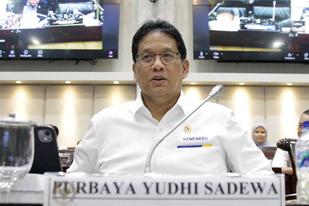 Menteri Keuangan Purbaya Yudhi Sadewa mengikuti rapat kerja bersama komisi XI DPR. (BeritaNasional/Elvis Sendouw)