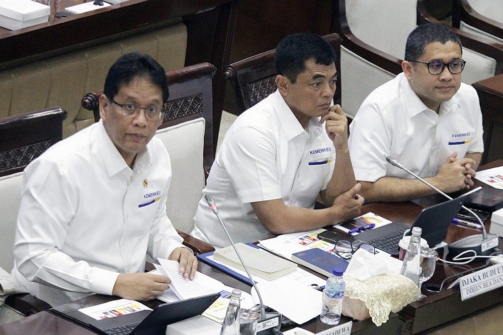 Menteri Keuangan Purbaya Yudhi Sadewa mengikuti rapat kerja bersama komisi XI DPR. (BeritaNasional/Elvis Sendouw)