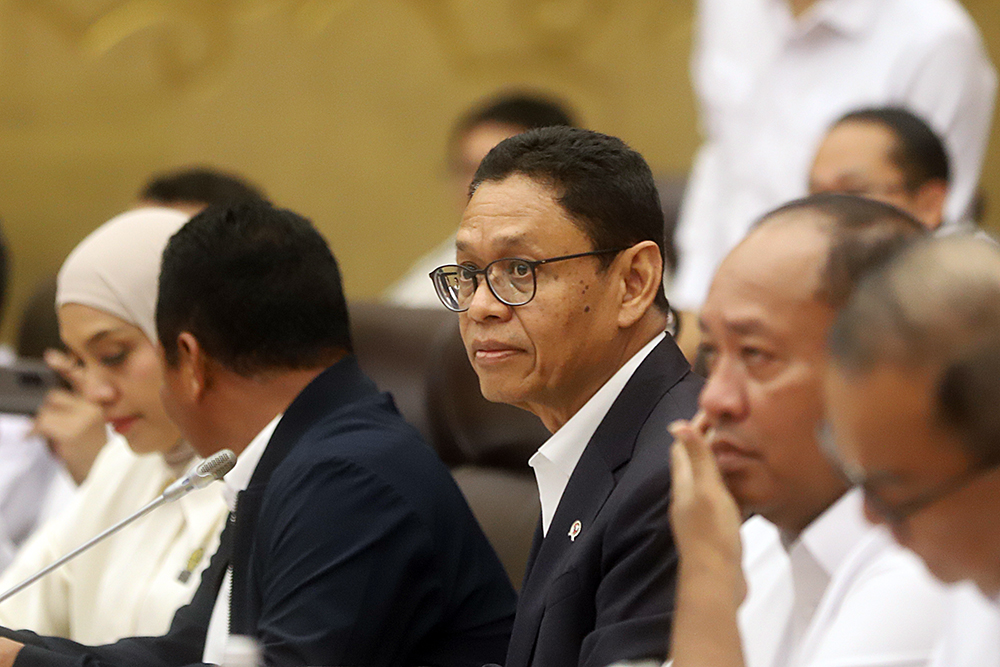 Wakil Menteri ESDM Yuliot Tanjung bersama jajaran kementeria ESDM mengikuti Rapat Kerja dengan Komisi XII DPR. (BeritaNasional/Elvis Sendouw)