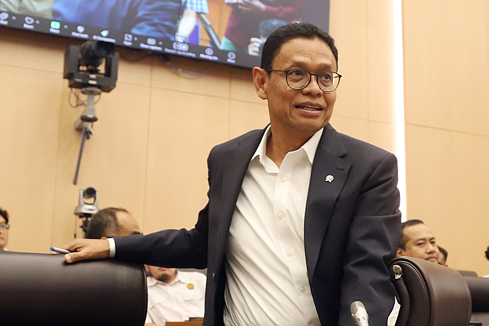 Wakil Menteri ESDM Yuliot Tanjung bersama jajaran kementeria ESDM mengikuti Rapat Kerja dengan Komisi XII DPR. (BeritaNasional/Elvis Sendouw)