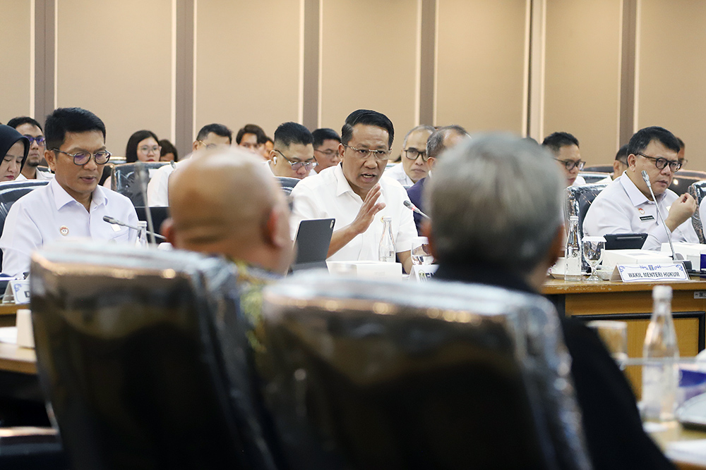 Rapat Kerja Komisi XIII bersama Menteri Hukum membahas kebijakan strategis terkait pemberian amnesti, peraturan perundang-undangan, administrasi, hak kekayaan intelektual dan masalah aktual lainnya. (beritaNasional/Elvis Sendouw)