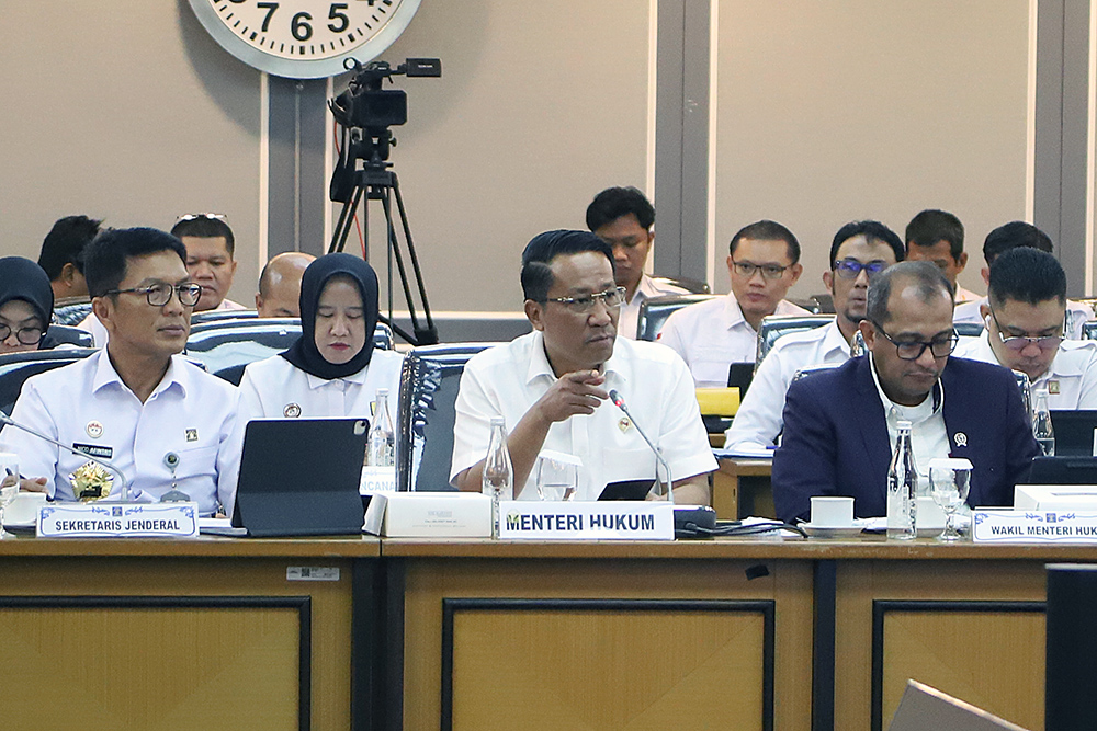 Rapat Kerja Komisi XIII bersama Menteri Hukum membahas kebijakan strategis terkait pemberian amnesti, peraturan perundang-undangan, administrasi, hak kekayaan intelektual dan masalah aktual lainnya. (beritaNasional/Elvis Sendouw)