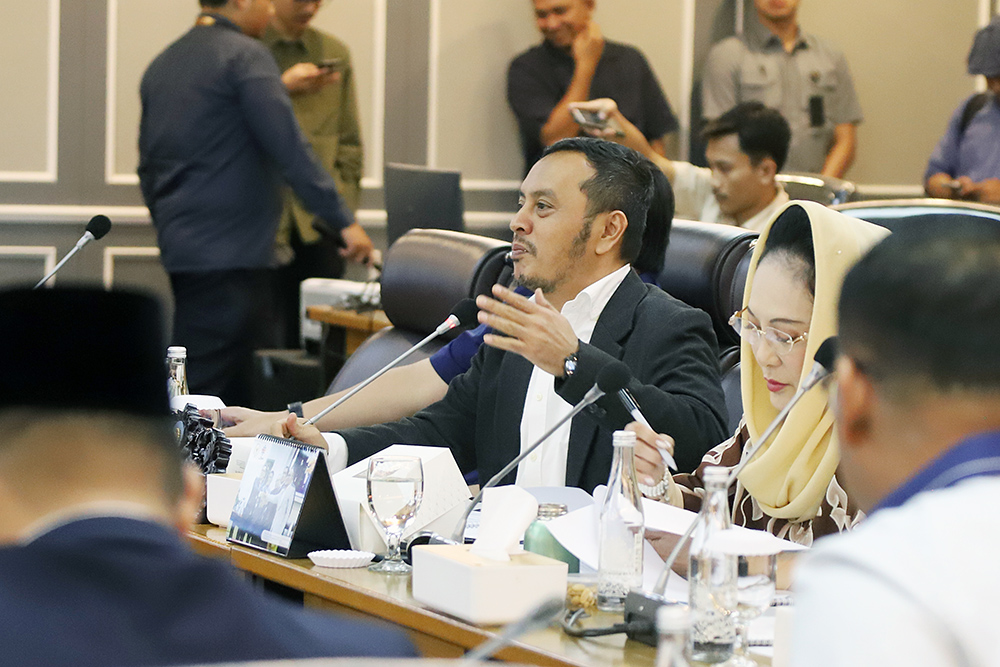 Rapat Kerja Komisi XIII bersama Menteri Hukum membahas kebijakan strategis terkait pemberian amnesti, peraturan perundang-undangan, administrasi, hak kekayaan intelektual dan masalah aktual lainnya. (beritaNasional/Elvis Sendouw)