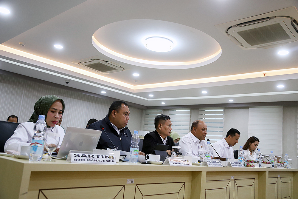 Rapat kerja Komite III DPD bersama Kepala Badan Gizi Nasional. (BeritaNasional/Elvis Sendouw)