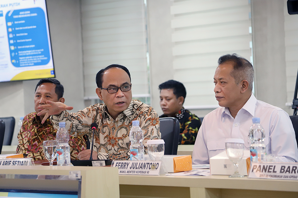 Raker Komite IV dengan Menkop Bahas Koperasi Merah Putih Menteri Koperasi dan Usaha Kecil dan Menengah (Menkop UKM) Budi Arie Setiadi menghadiri Rapat Kerja bersama Komite IV DPD RI. (BeritaNasional/Elvis Sendouw)