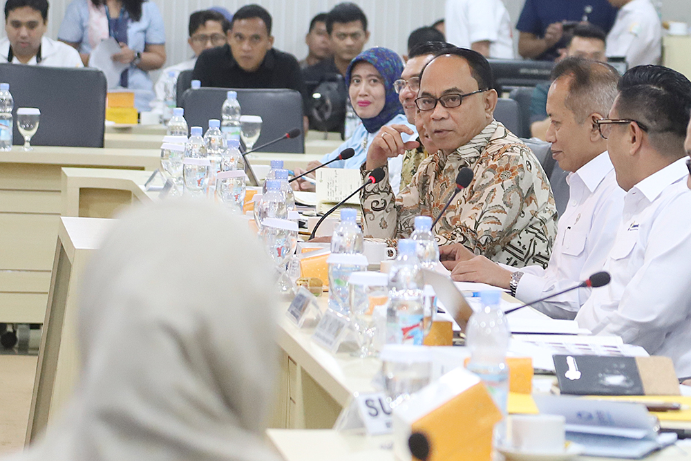 Raker Komite IV dengan Menkop Bahas Koperasi Merah Putih Menteri Koperasi dan Usaha Kecil dan Menengah (Menkop UKM) Budi Arie Setiadi menghadiri Rapat Kerja bersama Komite IV DPD RI. (BeritaNasional/Elvis Sendouw)