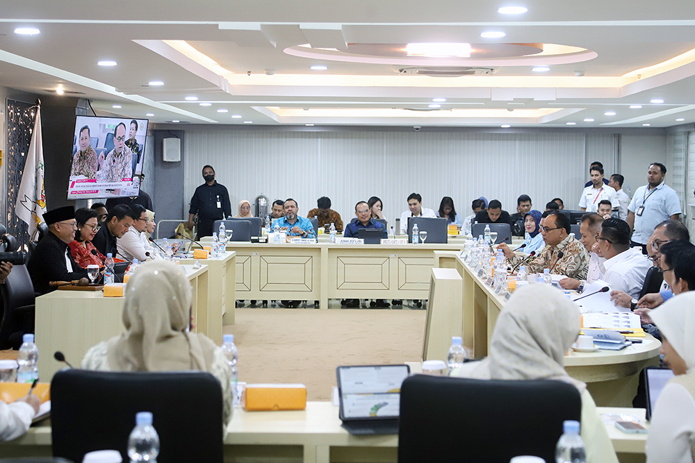 Raker Komite IV dengan Menkop Bahas Koperasi Merah Putih Menteri Koperasi dan Usaha Kecil dan Menengah (Menkop UKM) Budi Arie Setiadi menghadiri Rapat Kerja bersama Komite IV DPD RI. (BeritaNasional/Elvis Sendouw)