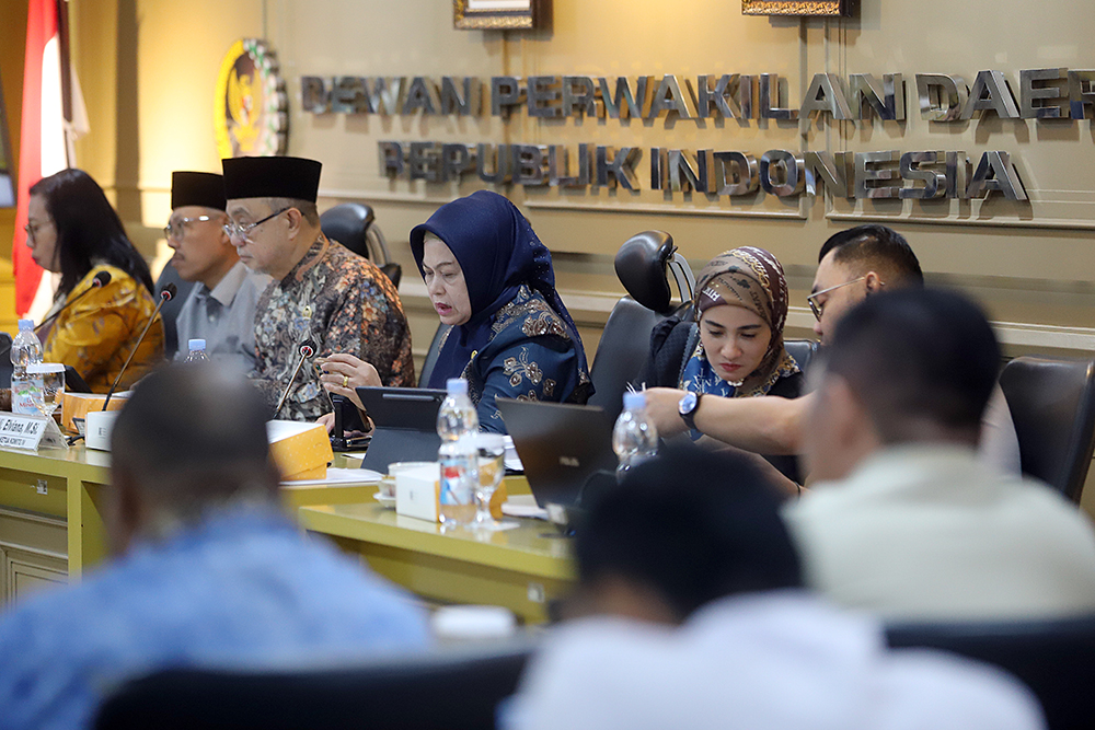 Raker Komite IV bersama Wamen Investasi dan Hilirisasi/Wakil Kepala Badan Koordinasi Penanaman Modal (BKPM). (BeritaNasional/Elvis Sendouw)