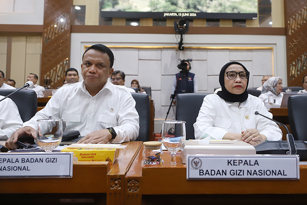 Kepala Badan Gizi Nasional (BGN) Nanik Sudaryati Deyang mengikuti rapat kerja perdananya bersama komisi IX DPR. (BeritaNasional/Elvis Sendouw)