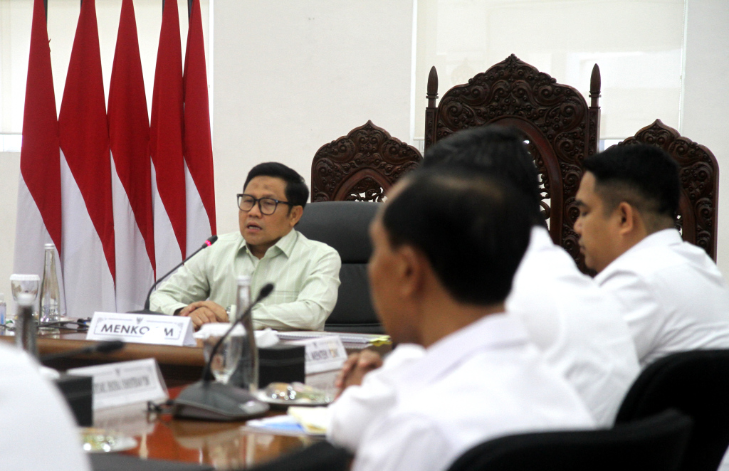 Menko Pemberdayaan Masyarakat Muhaimin Iskandar (Cak Imin) memberikan keterangan pers di Kementerian Pemberdayaan Masyarajat, Jakarta, Selasa (5/11/2024).  (BeritaNasional Com/Oke Atmaja)